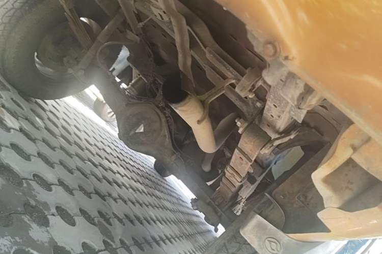 Used Huanghai Jiaolong 2015 2.8T Two-Wheel-Drive Diesel Supreme Edition JE493ZLQ4CB Chassis Rear