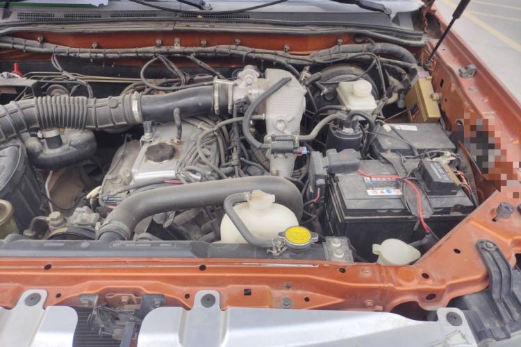 Used Huanghai Jiaolong 2015 2.4L Two-Wheel Drive Gasoline Sport Edition 4G69S4N Engine Bay Left