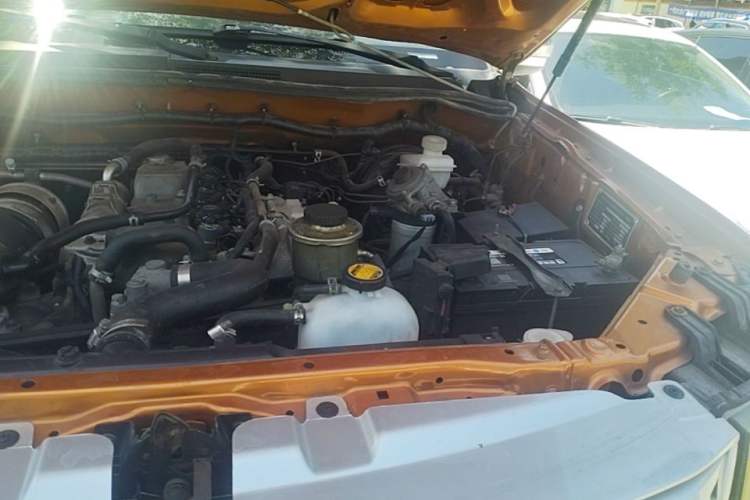 Used Huanghai Jiaolong 2015 2.8T Two-Wheel-Drive Diesel Supreme Edition JE493ZLQ4CB Engine Bay Left