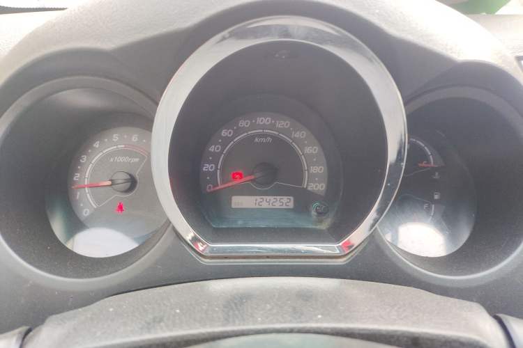 Used Huanghai Jiaolong 2015 2.4L Two-Wheel Drive Gasoline Sport Edition 4G69S4N Instrument Cluster