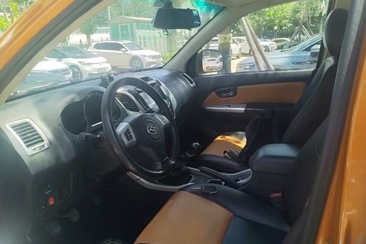 Used Huanghai Jiaolong 2015 2.8T Two-Wheel-Drive Diesel Supreme Edition JE493ZLQ4CB Left Front Seat