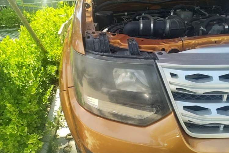 Used Huanghai Jiaolong 2015 2.8T Two-Wheel-Drive Diesel Supreme Edition JE493ZLQ4CB Right Front Headlight