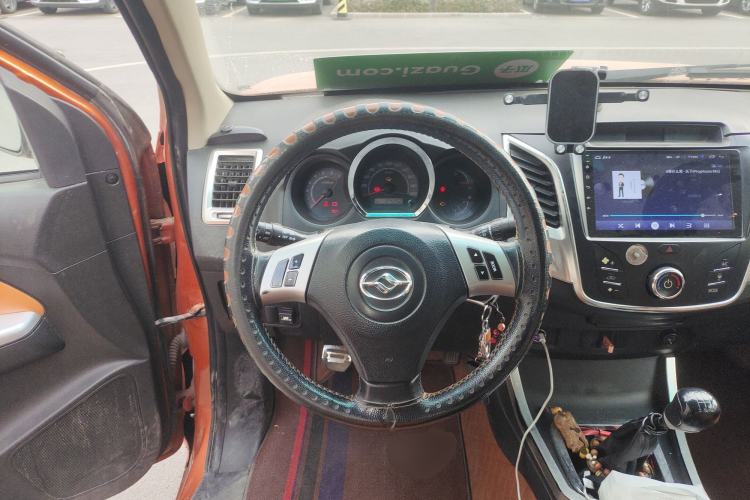 Used Huanghai Jiaolong 2015 2.4L Two-Wheel Drive Gasoline Sport Edition 4G69S4N Steering Wheel