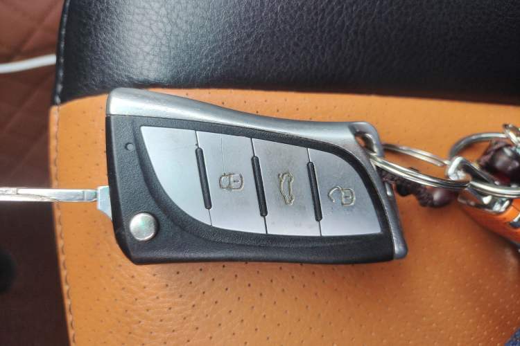 Used Huanghai Jiaolong 2015 2.4L Two-Wheel Drive Gasoline Sport Edition 4G69S4N Vehicle Key