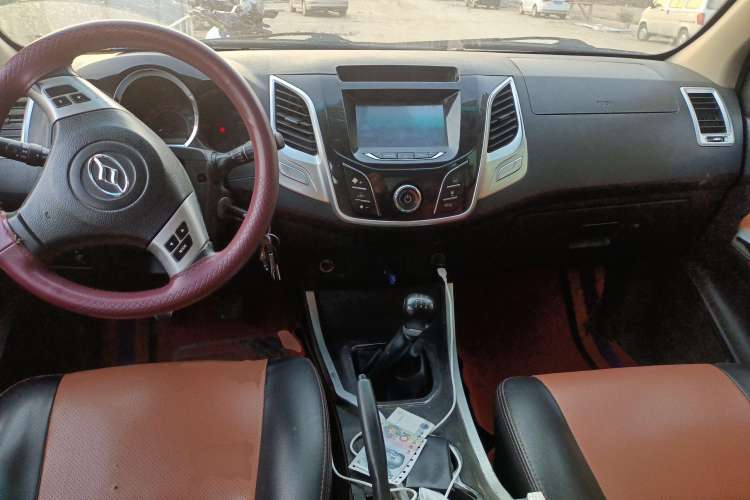 Used Huanghai Jiaolong 2018 2.8T Two-Wheel-Drive Diesel Classic Interior – Classic & Sport Edition Center Console