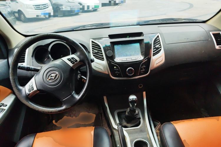 Used Huanghai Jiaolong 2018 2.8T Two-Wheel Drive Diesel Sport Edition Center Console