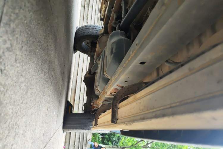 Used Huanghai Jiaolong 2018 2.8T Two-Wheel Drive Diesel Sport Edition Chassis Front Left
