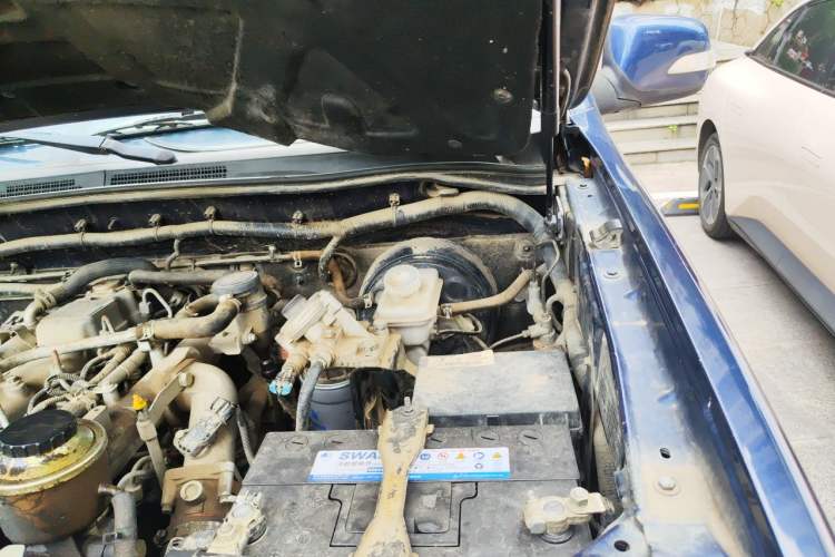 Used Huanghai Jiaolong 2018 2.8T Two-Wheel Drive Diesel Sport Edition Engine Bay Left