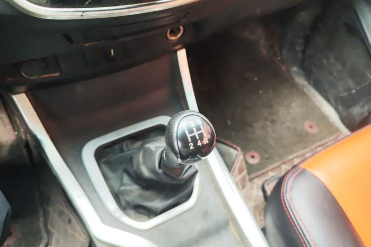 Used Huanghai Jiaolong 2018 2.8T Two-Wheel Drive Diesel Sport Edition Gear Lever