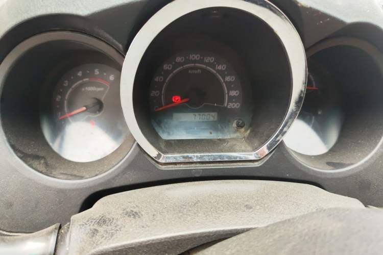 Used Huanghai Jiaolong 2018 2.8T Two-Wheel Drive Diesel Sport Edition Odometer Close Up