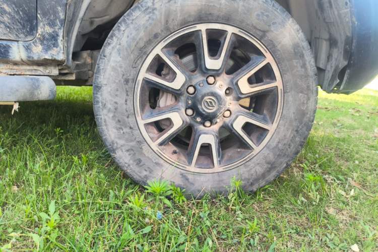 Used Huanghai Jiaolong  Right Front Wheel Hub