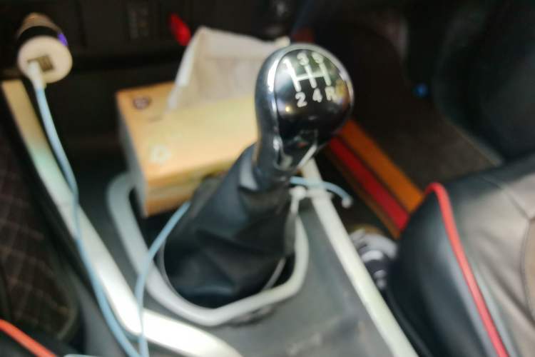 Used Huanghai Jiaolong 2018 2.4L 4x4 Gasoline Classic Interior Sport Edition 4G69S4N Gear Lever