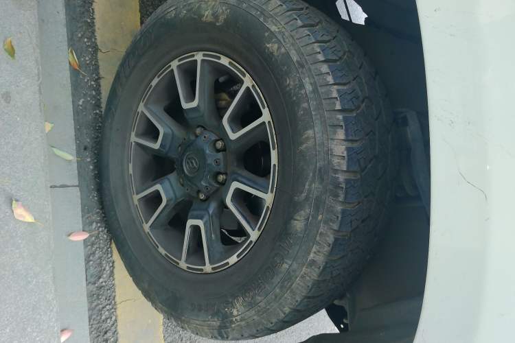 Used Huanghai Jiaolong 2018 2.4L 4x4 Gasoline Classic Interior Sport Edition 4G69S4N Right Front Wheel Hub