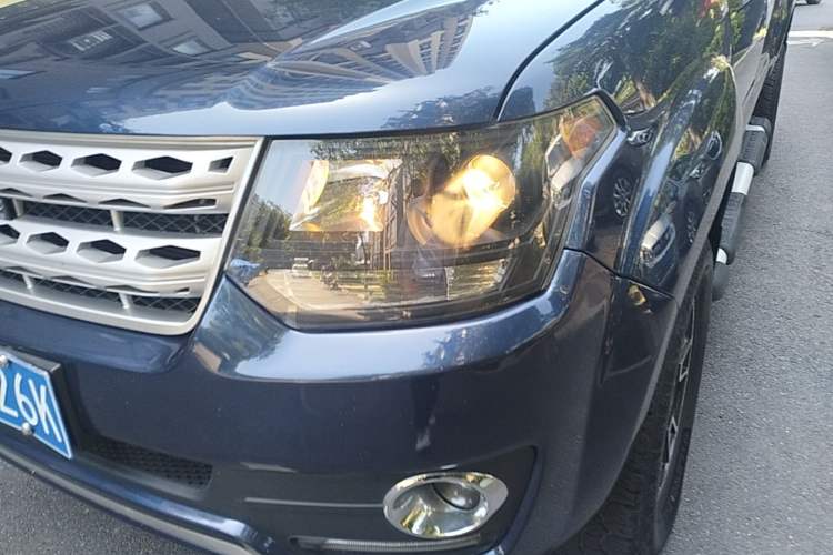 Used Huanghai Jiaolong 2020 2.5T N2S Two-Wheel Drive Diesel Sport Edition with Flat Bed China VI Emission Standard JE4D25Q6A Left Front Headlight