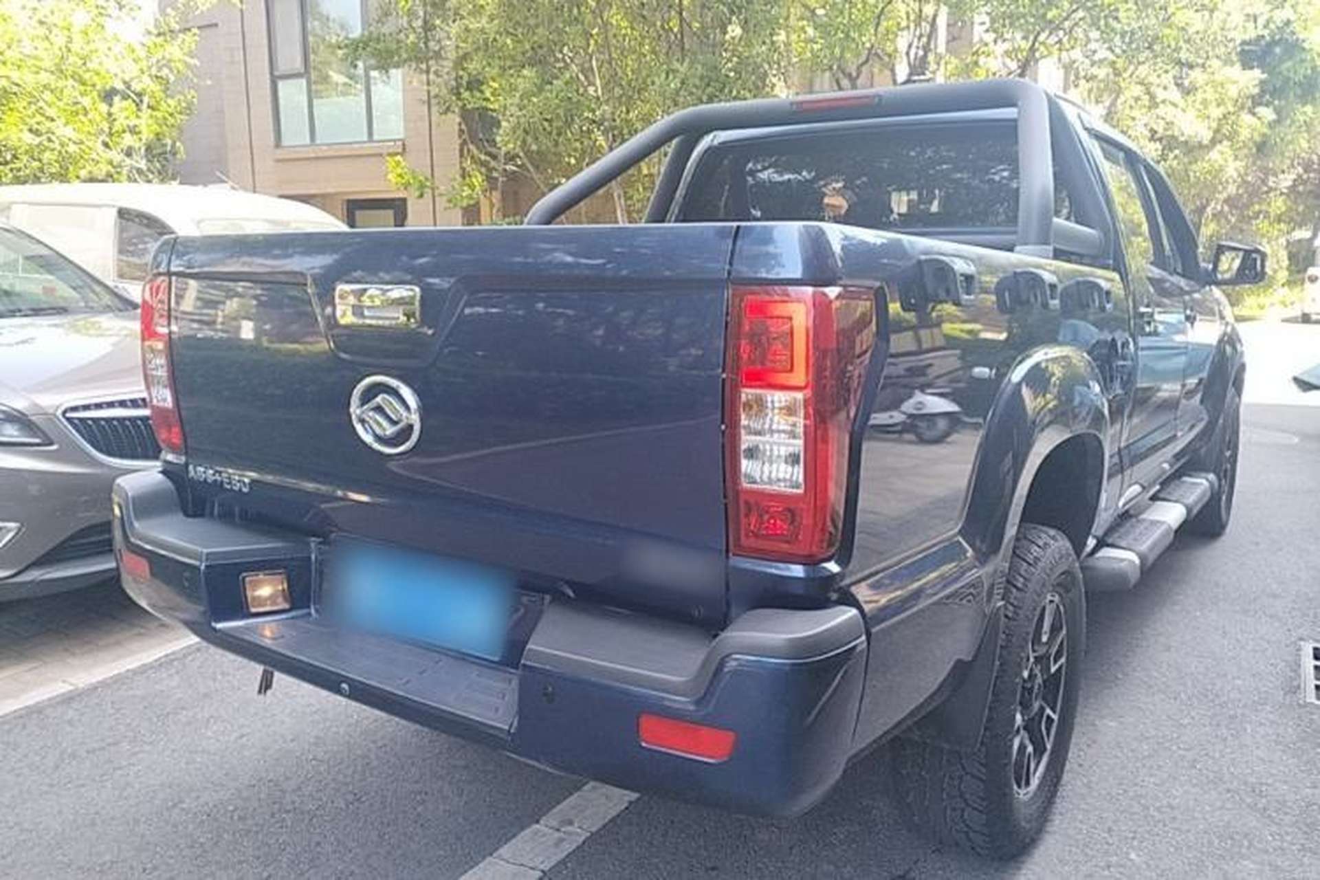 Used Huanghai Jiaolong 2020 2.5T N2S Two-Wheel Drive Diesel Sport Edition with Flat Bed China VI Emission Standard JE4D25Q6A Rear Right 45 Deg