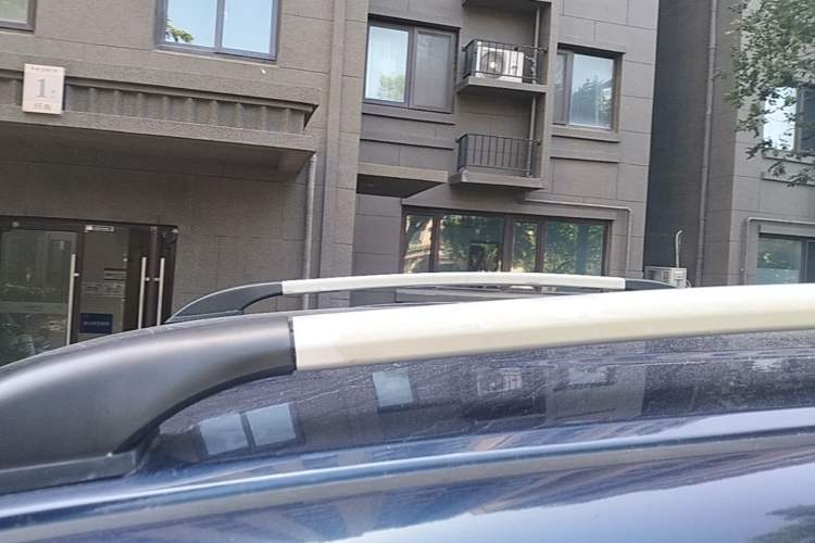 Used Huanghai Jiaolong 2020 2.5T N2S Two-Wheel Drive Diesel Sport Edition with Flat Bed China VI Emission Standard JE4D25Q6A Roof
