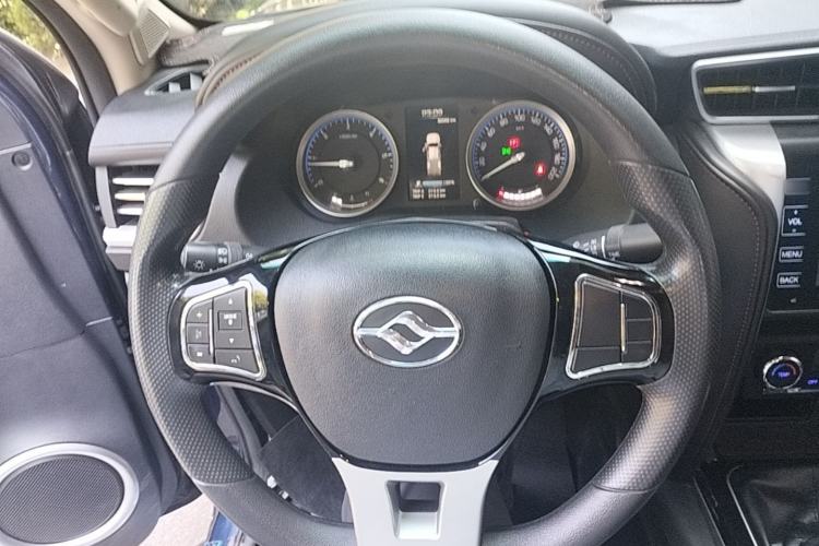 Used Huanghai Jiaolong 2020 2.5T N2S Two-Wheel Drive Diesel Sport Edition with Flat Bed China VI Emission Standard JE4D25Q6A Steering Wheel