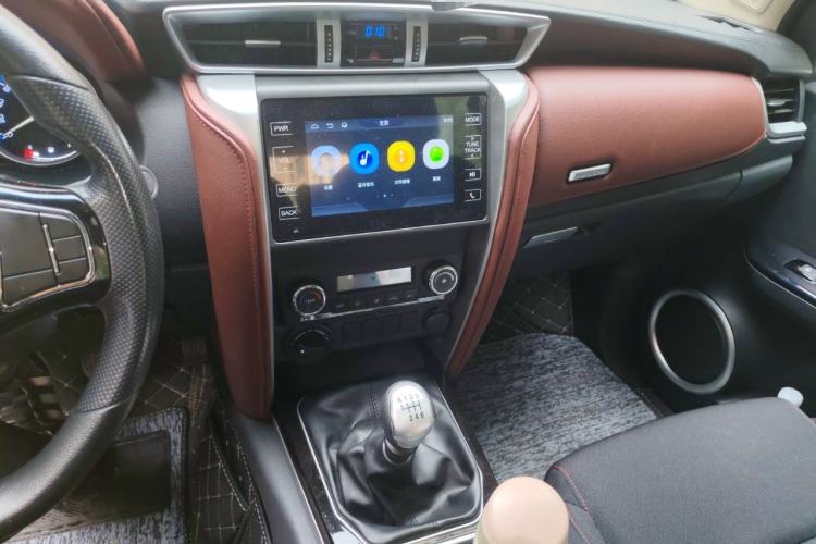 Used Huanghai Jiaolong 2024 2.5T Diesel Manual 4x4 Value Edition Audio And AC Panel