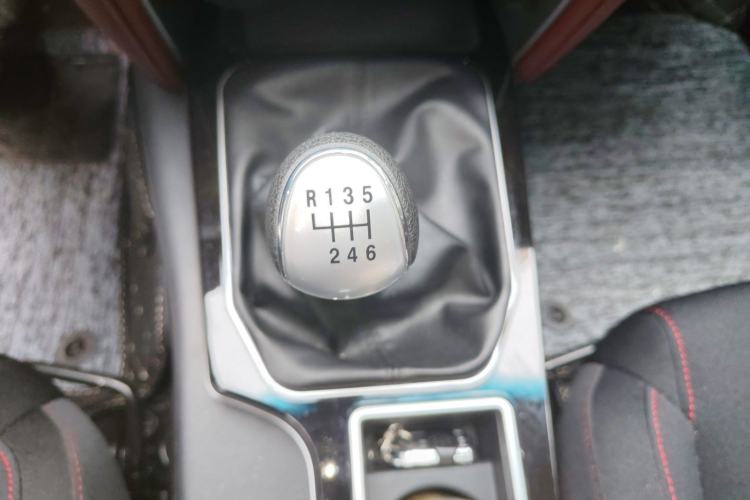 Used Huanghai Jiaolong 2024 2.5T Diesel Manual 4x4 Value Edition Gear Lever
