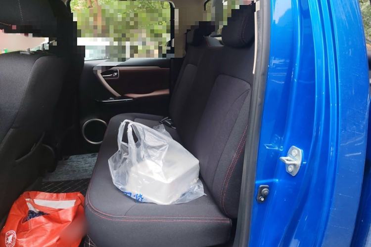 Used Huanghai Jiaolong 2024 2.5T Diesel Manual 4x4 Value Edition Interior 4