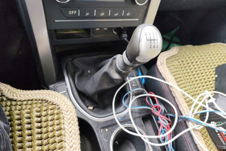 Used Huanghai N3 2017 2.5T Manual Two-Wheel Drive Sport Edition XD25T5 Gear Lever