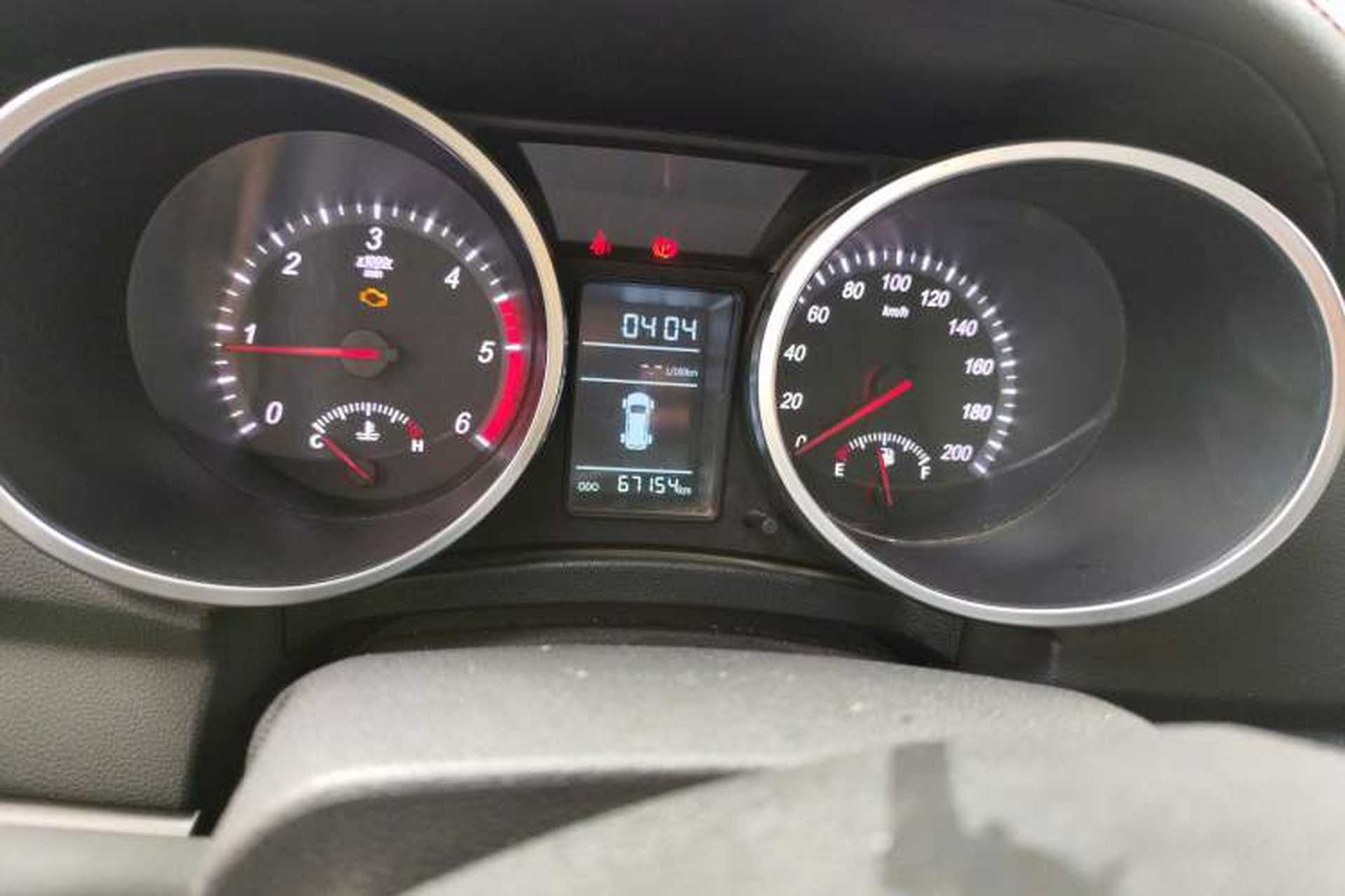 Used Huanghai N3 2017 2.5T Manual Two-Wheel Drive Sport Edition XD25T5 Odometer Close Up
