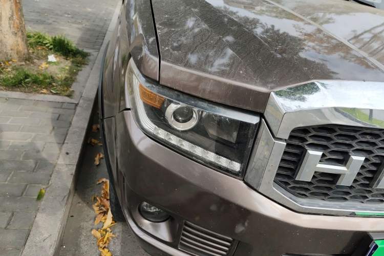 Used Huanghai N3 2017 2.5T Manual Two-Wheel Drive Sport Edition XD25T5 Right Front Headlight