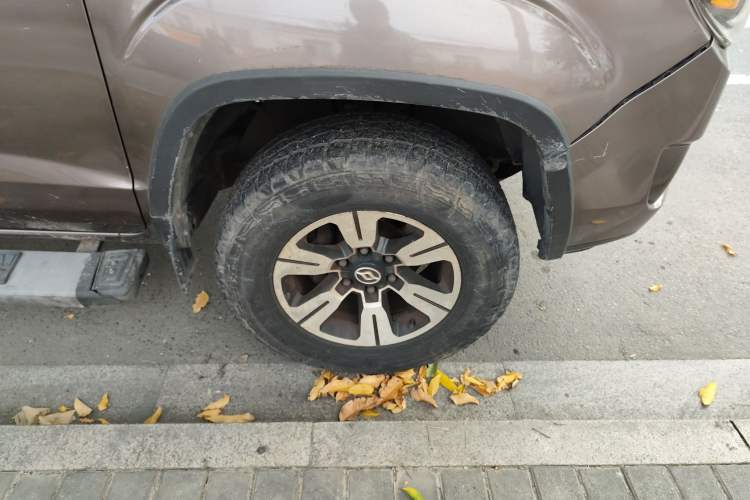Used Huanghai N3 2017 2.5T Manual Two-Wheel Drive Sport Edition XD25T5 Right Front Wheel Hub