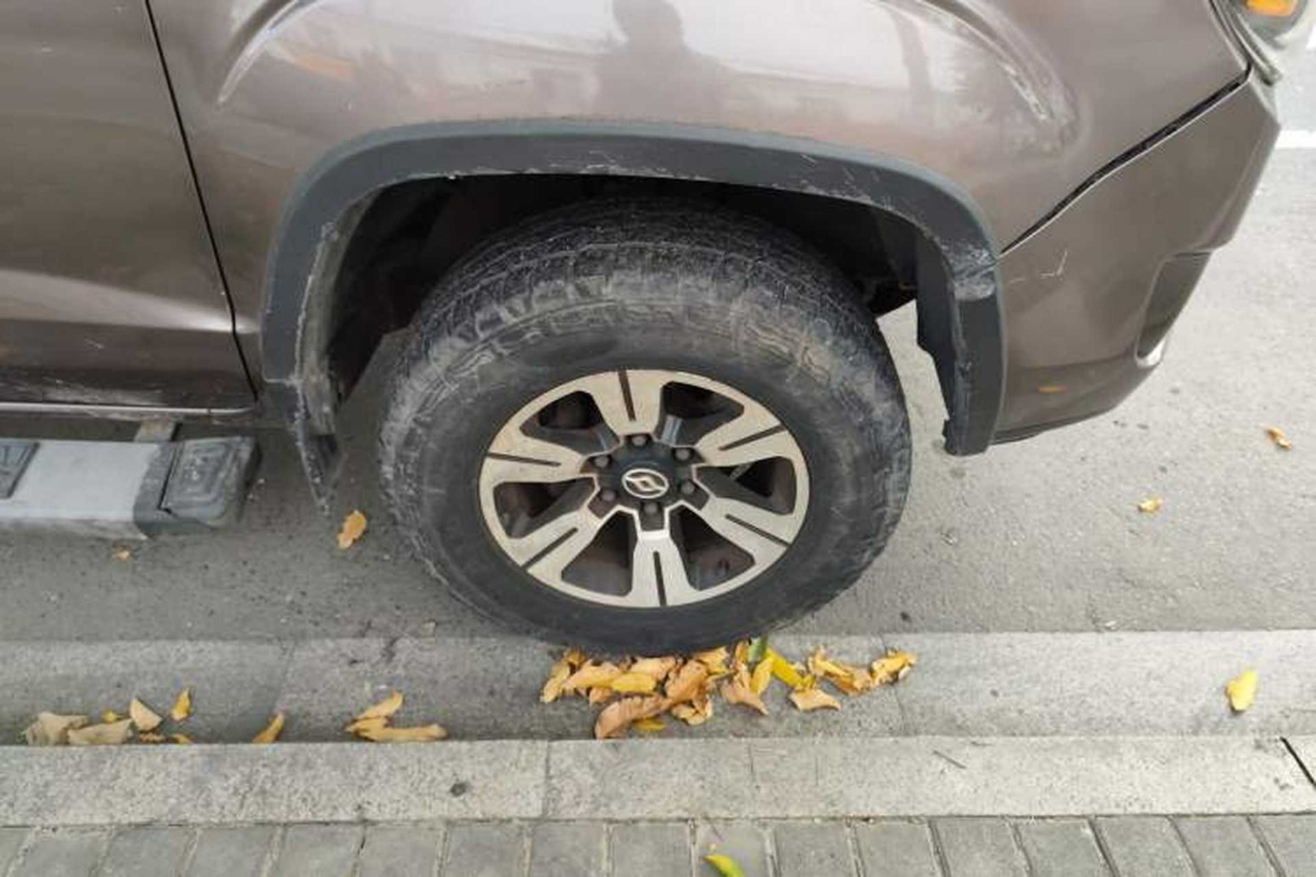 Used Huanghai N3 2017 2.5T Manual Two-Wheel Drive Sport Edition XD25T5 Right Front Wheel Hub
