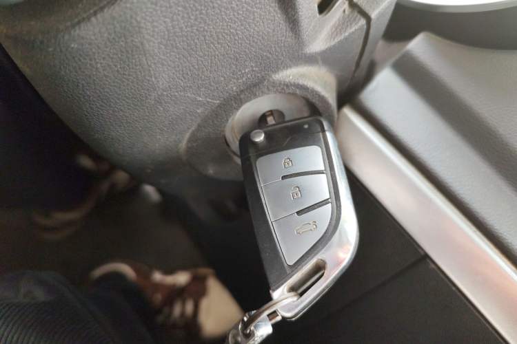 Used Huanghai N3 2017 2.5T Manual Two-Wheel Drive Sport Edition XD25T5 Vehicle Key
