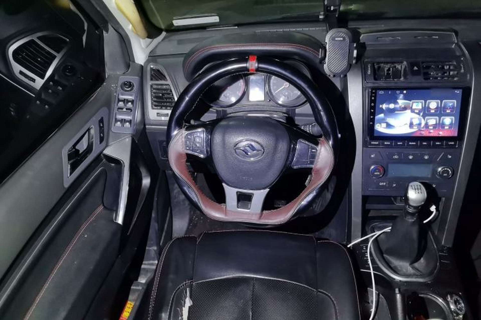 Used Huanghai N3 2017 2.5T Manual Two-Wheel Drive Sport Edition XD25T5 Steering Wheel