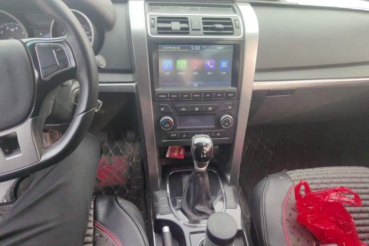 Used Huanghai N3 2017 2.4T Automatic Two-Wheel Drive Sport Edition 4K22D4T Audio And AC Panel