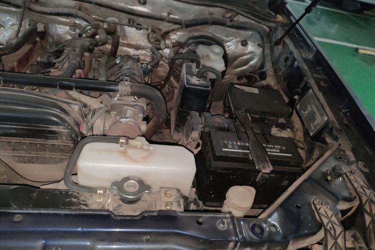 Used Huanghai N3 2017 2.4T Automatic 4WD Sport Edition 4K22D4T Engine Bay Left