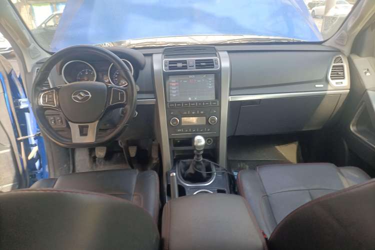 Used Huanghai N3 2017 2.5T Manual Two-Wheel Drive Sport Edition JE4D25Q5A Interior 2