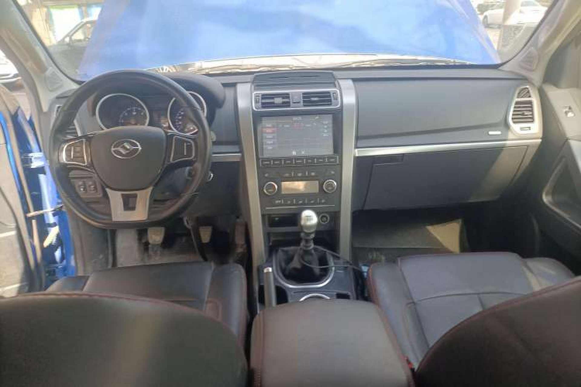 Used Huanghai N3 2017 2.5T Manual Two-Wheel Drive Sport Edition JE4D25Q5A Interior 2