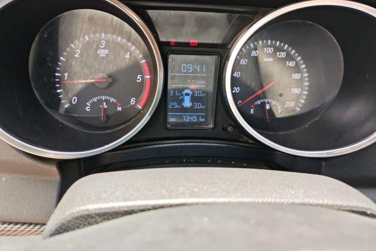 Used Huanghai N3 2017 2.5T Manual Two-Wheel Drive Sport Edition XD25T5 Odometer Close Up
