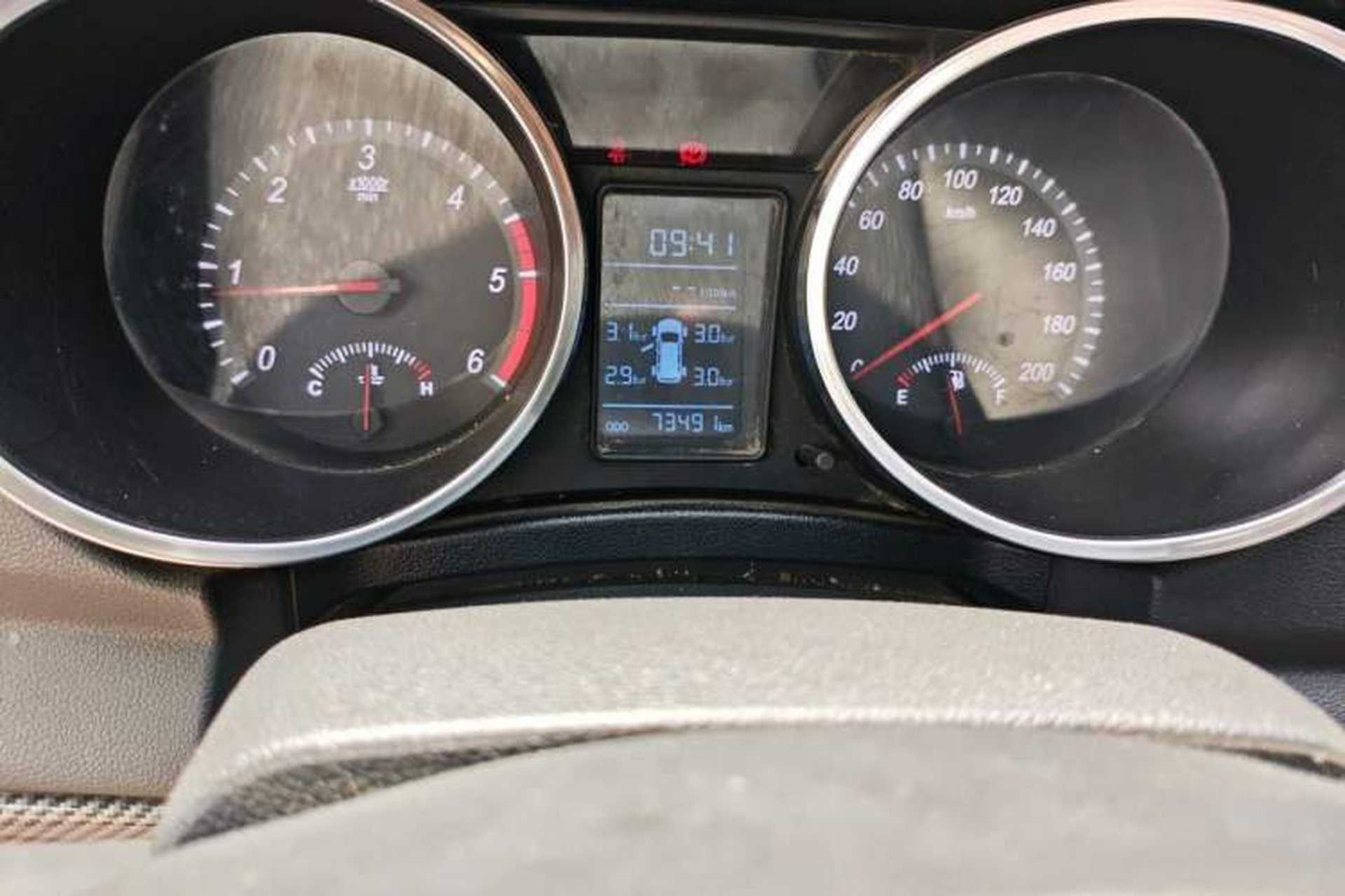 Used Huanghai N3 2017 2.5T Manual Two-Wheel Drive Sport Edition XD25T5 Odometer Close Up
