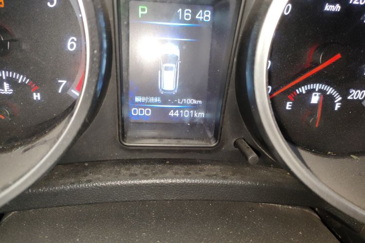 Used Huanghai N3 2017 2.4T Automatic 4WD Sport Edition 4K22D4T Odometer Close Up