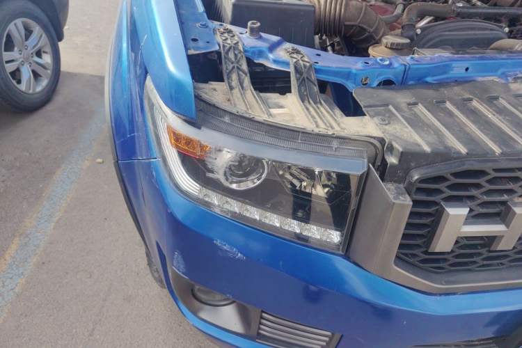 Used Huanghai N3 2017 2.4T Automatic Two-Wheel Drive Sport Edition 4K22D4T Right Front Headlight