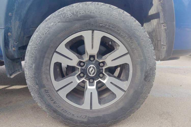 Used Huanghai N3 2017 2.4T Automatic Two-Wheel Drive Sport Edition 4K22D4T Right Front Wheel Hub