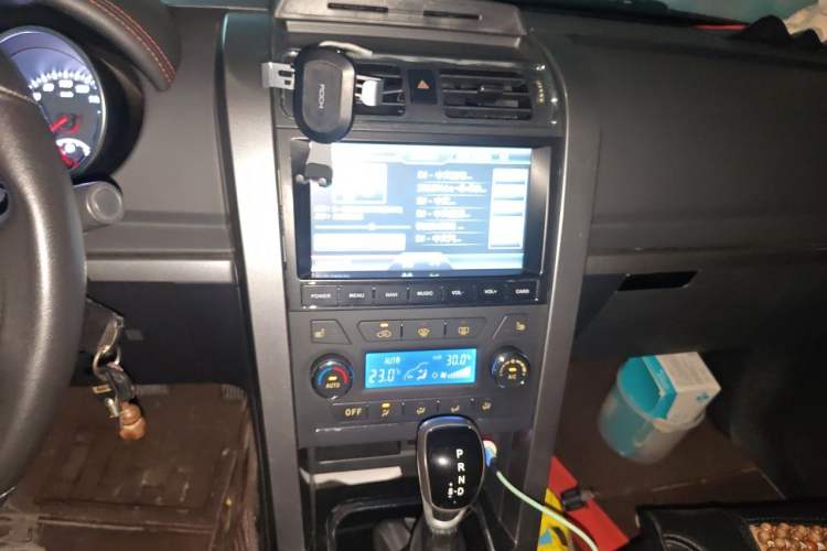 Used Huanghai N3 2017 2.4T Automatic Two-Wheel Drive Sport Edition 4K22D4T Audio And AC Panel