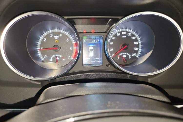 Used Huanghai N3 2017 2.4T Automatic Two-Wheel Drive Sport Edition 4K22D4T Odometer Close Up