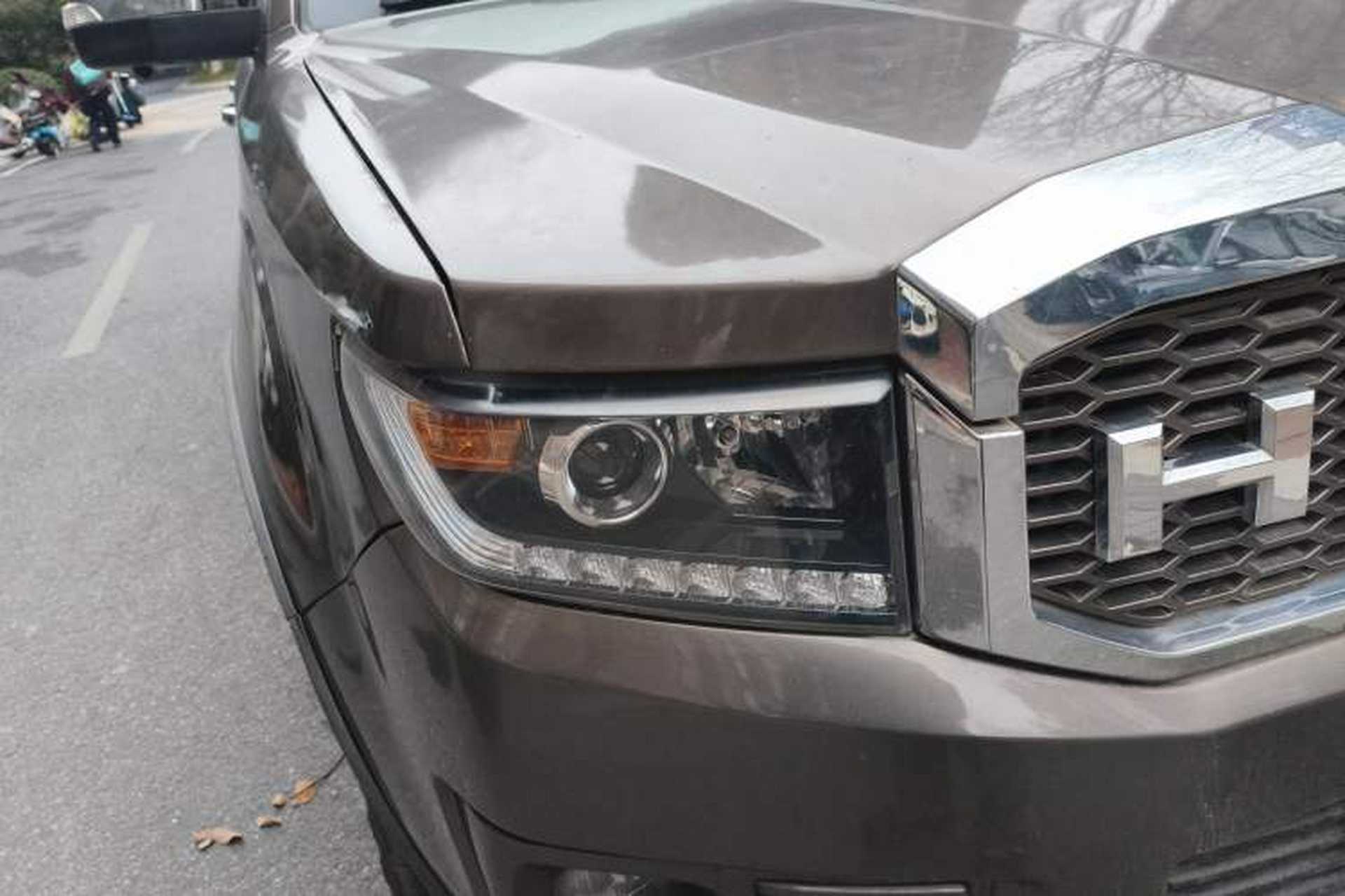 Used Huanghai N3 2017 2.4T Automatic Two-Wheel Drive Supreme Edition 4K22D4T Right Front Headlight