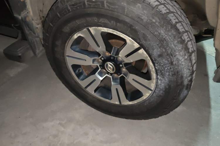 Used Huanghai N3 2017 2.4T Automatic Two-Wheel Drive Sport Edition 4K22D4T Right Front Wheel Hub