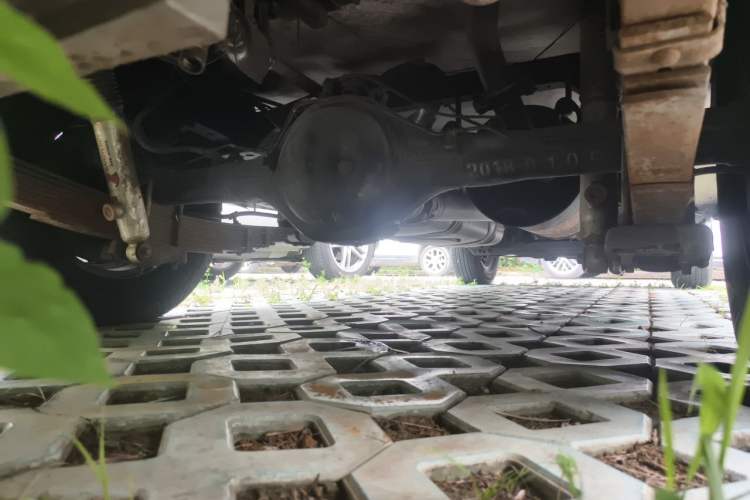 Used Huanghai N3 2017 2.4T Manual Two-Wheel Drive Sport Edition 4K22D4T Chassis Rear