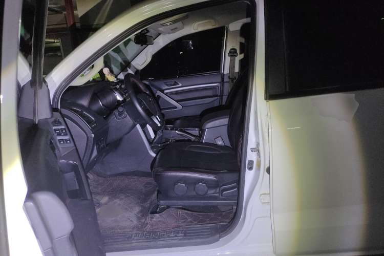 Used Huanghai N3 2017 2.5T Manual 4x4 Sport Edition JE4D25Q5A Driver Seat