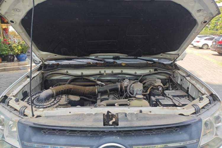 Used Huanghai N3  Engine Bay