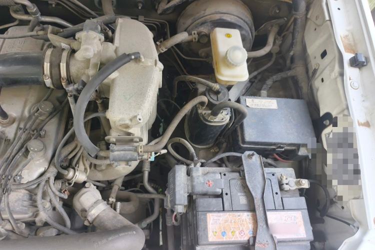 Used Huanghai N3 2017 2.4T Manual Two-Wheel Drive Sport Edition 4K22D4T Engine Bay Left