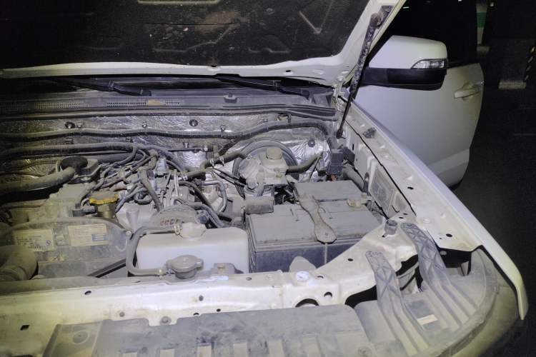 Used Huanghai N3 2017 2.5T Manual 4x4 Sport Edition JE4D25Q5A Engine Bay Left