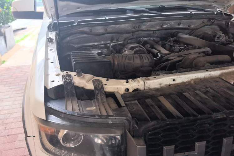 Used Huanghai N3 2017 2.5T Manual 4x4 Sport Edition XD25T5 Engine Bay Right